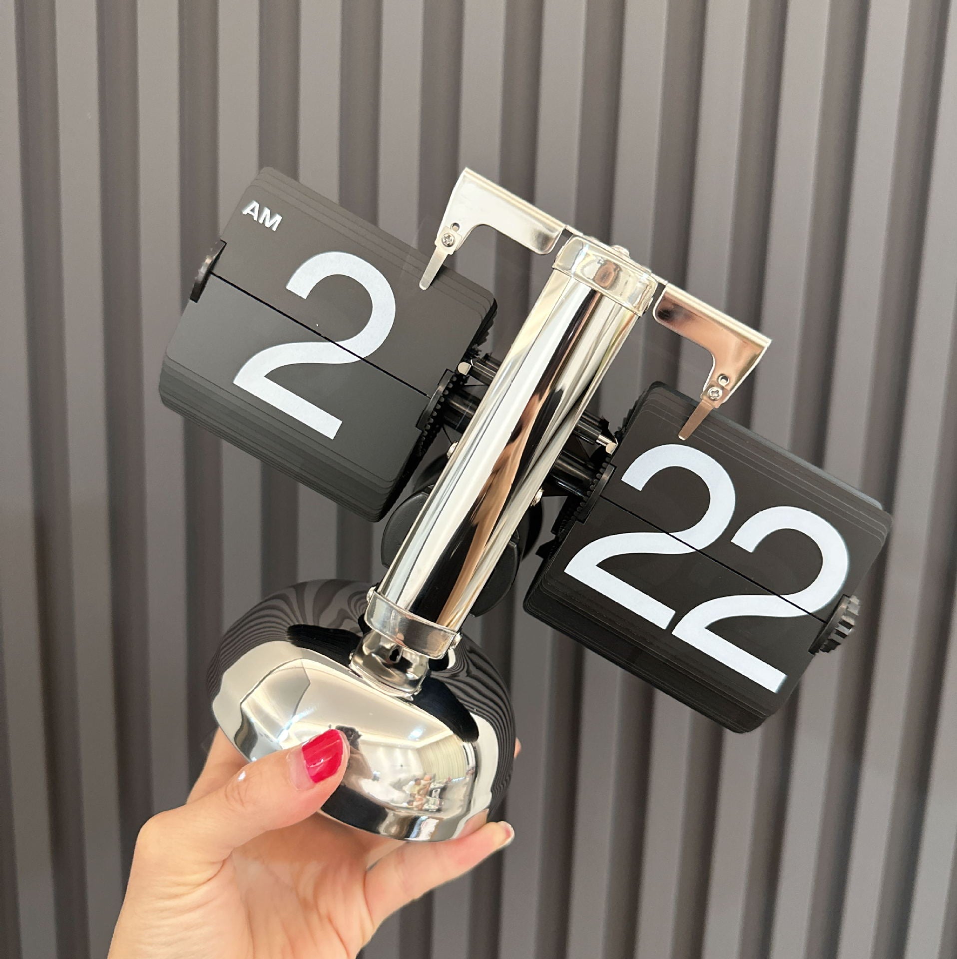 Retro Mechanical Flip Desk Clock – Minimalist European Style