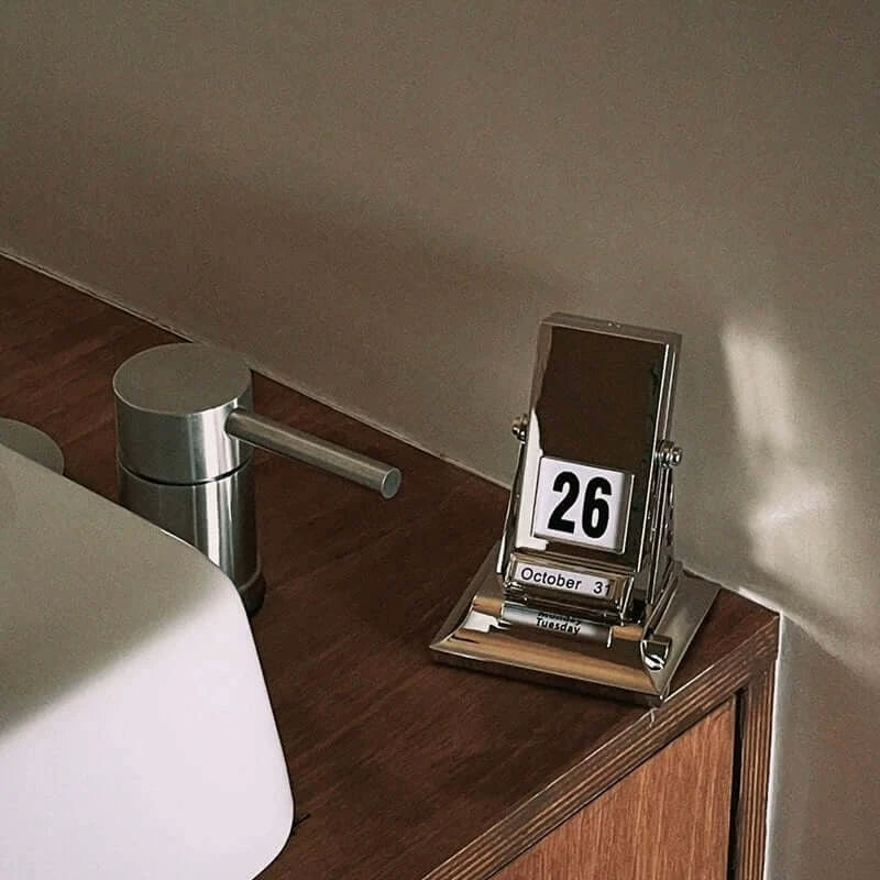 Vintage Alloy Perpetual Desk Calendar | Mechanical Flip Design Home & Office Decor
