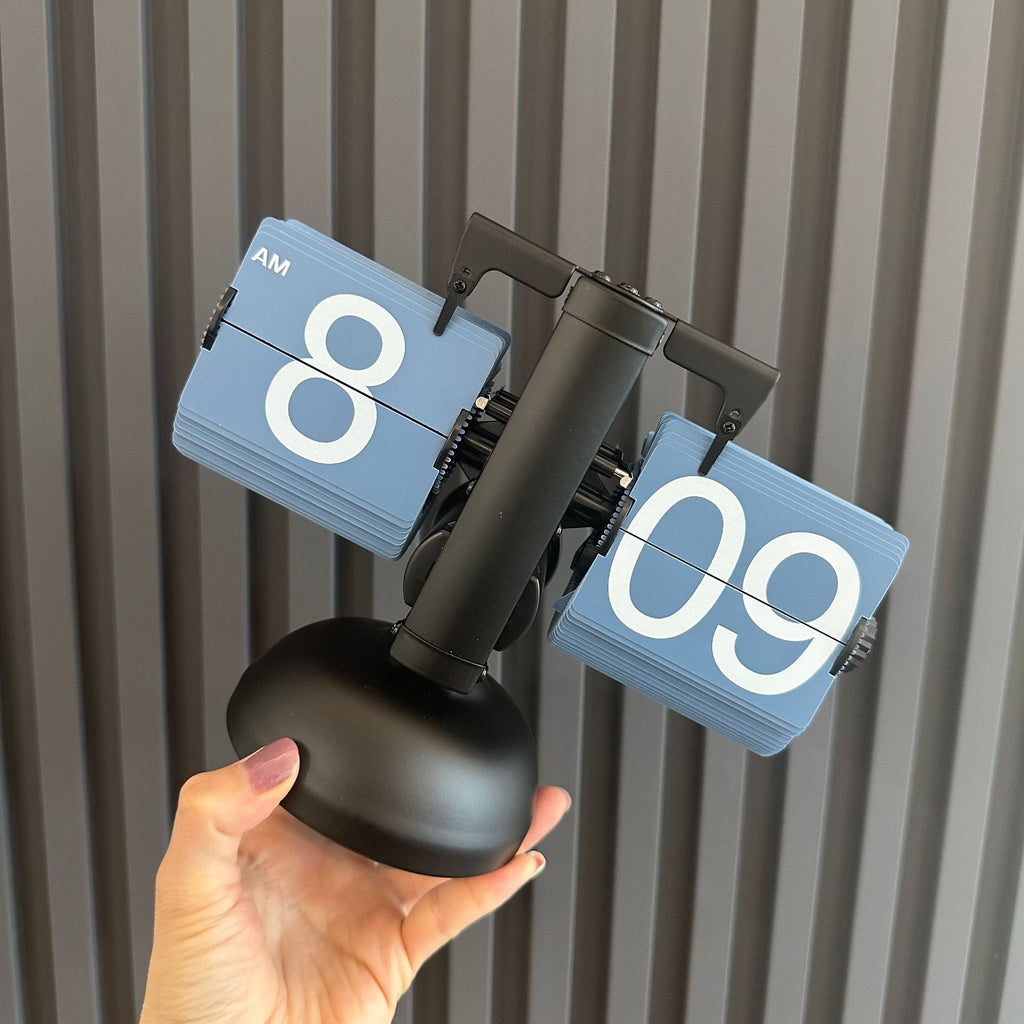 Retro Mechanical Flip Desk Clock – Minimalist European Style