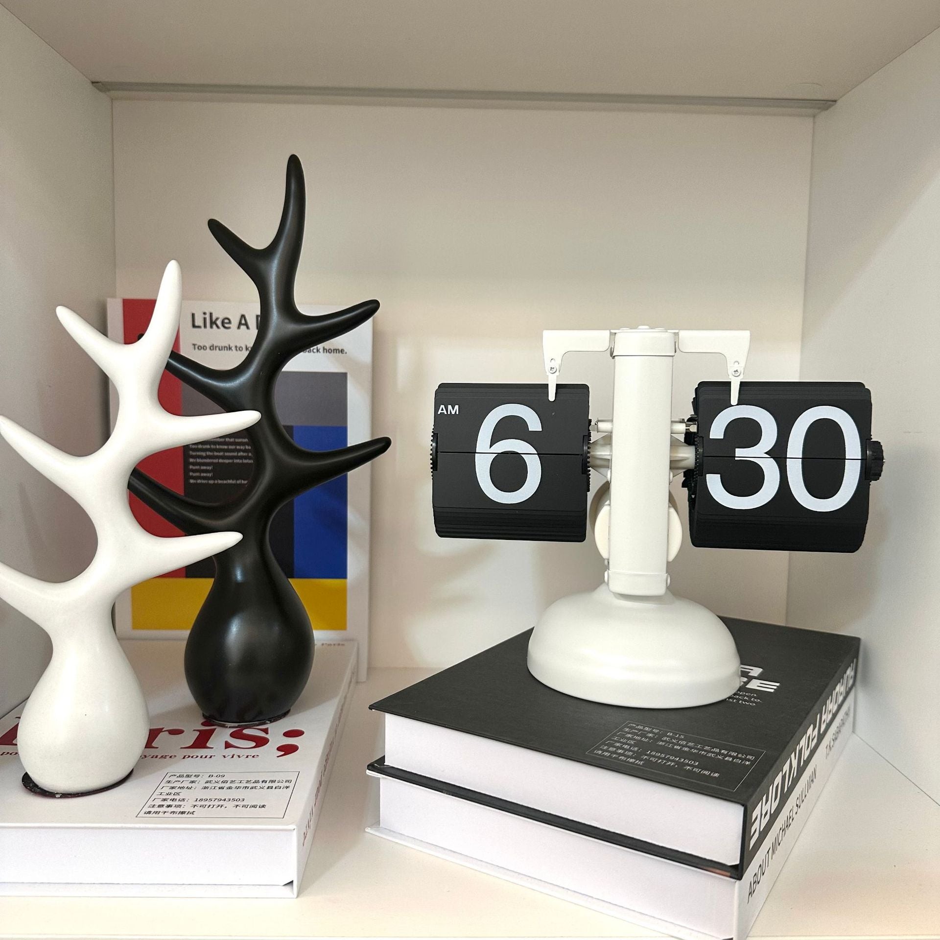 Retro Mechanical Flip Desk Clock – Minimalist European Style