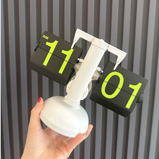 Retro Mechanical Flip Desk Clock – Minimalist European Style