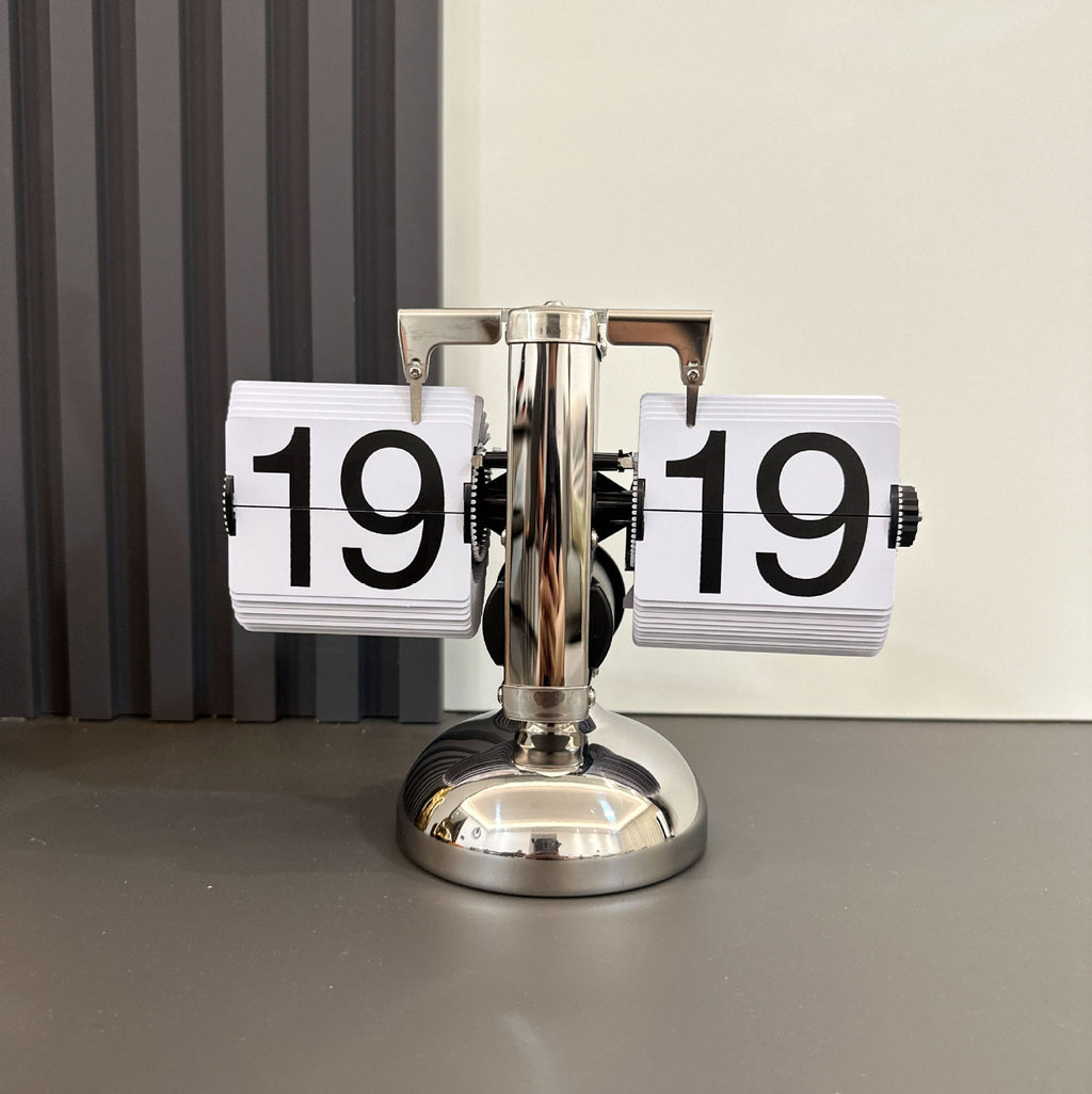 Retro Mechanical Flip Desk Clock – Minimalist European Style