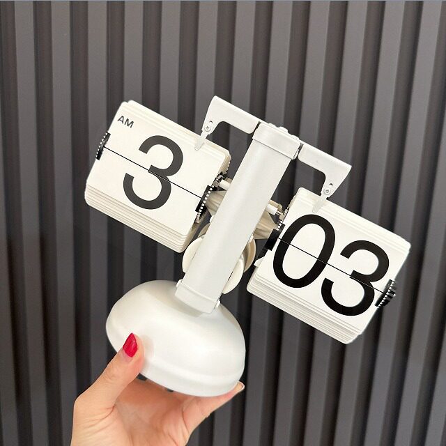 Retro Mechanical Flip Desk Clock – Minimalist European Style