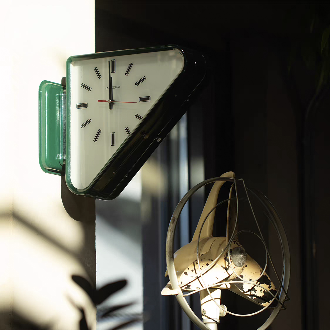 Japanese DULTON Metal Double-Sided Wall Clock | Corner Wall Silent Clock