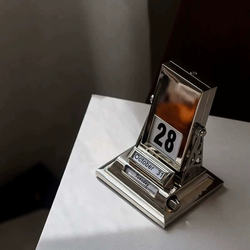 Vintage Alloy Perpetual Desk Calendar | Mechanical Flip Design Home & Office Decor