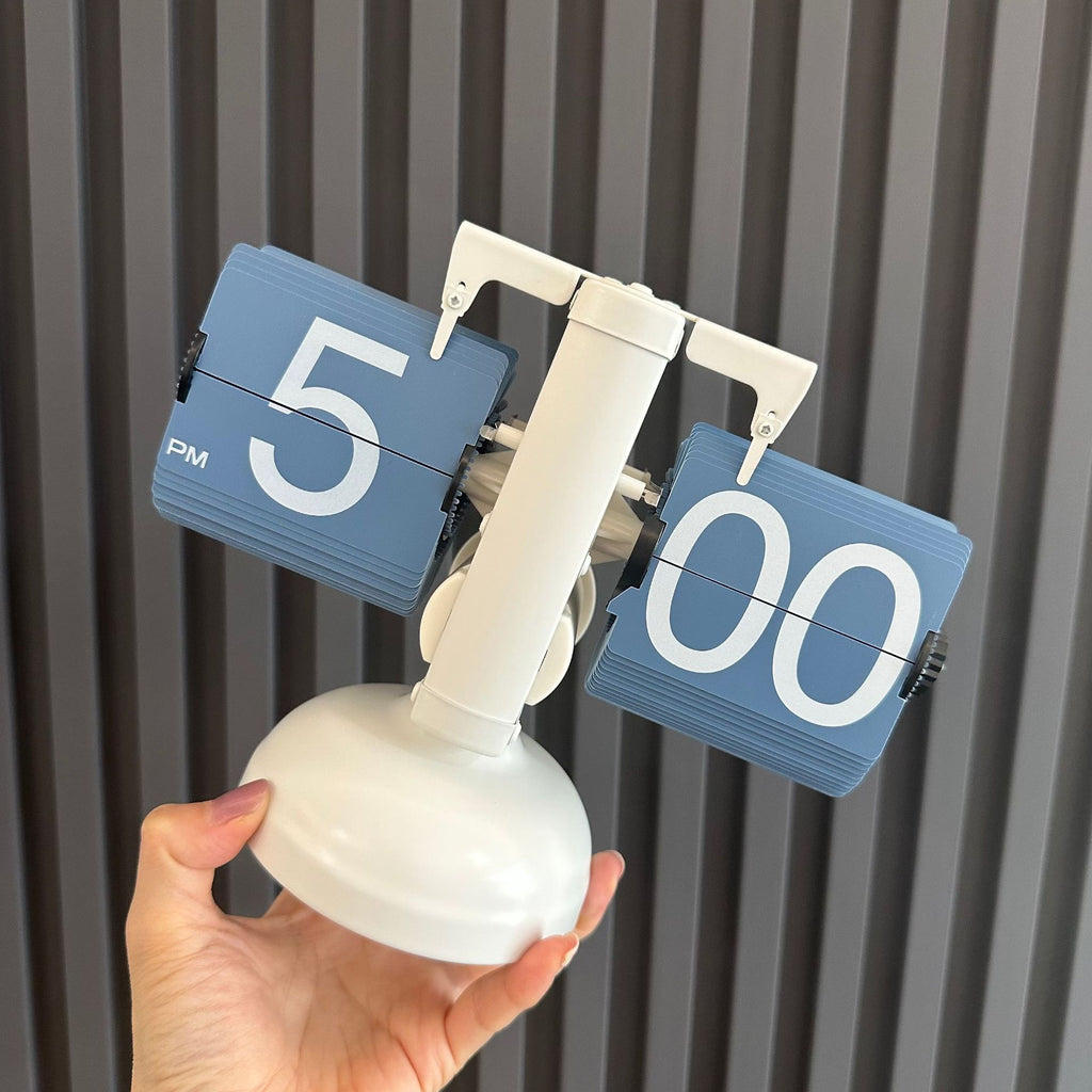 Retro Mechanical Flip Desk Clock – Minimalist European Style