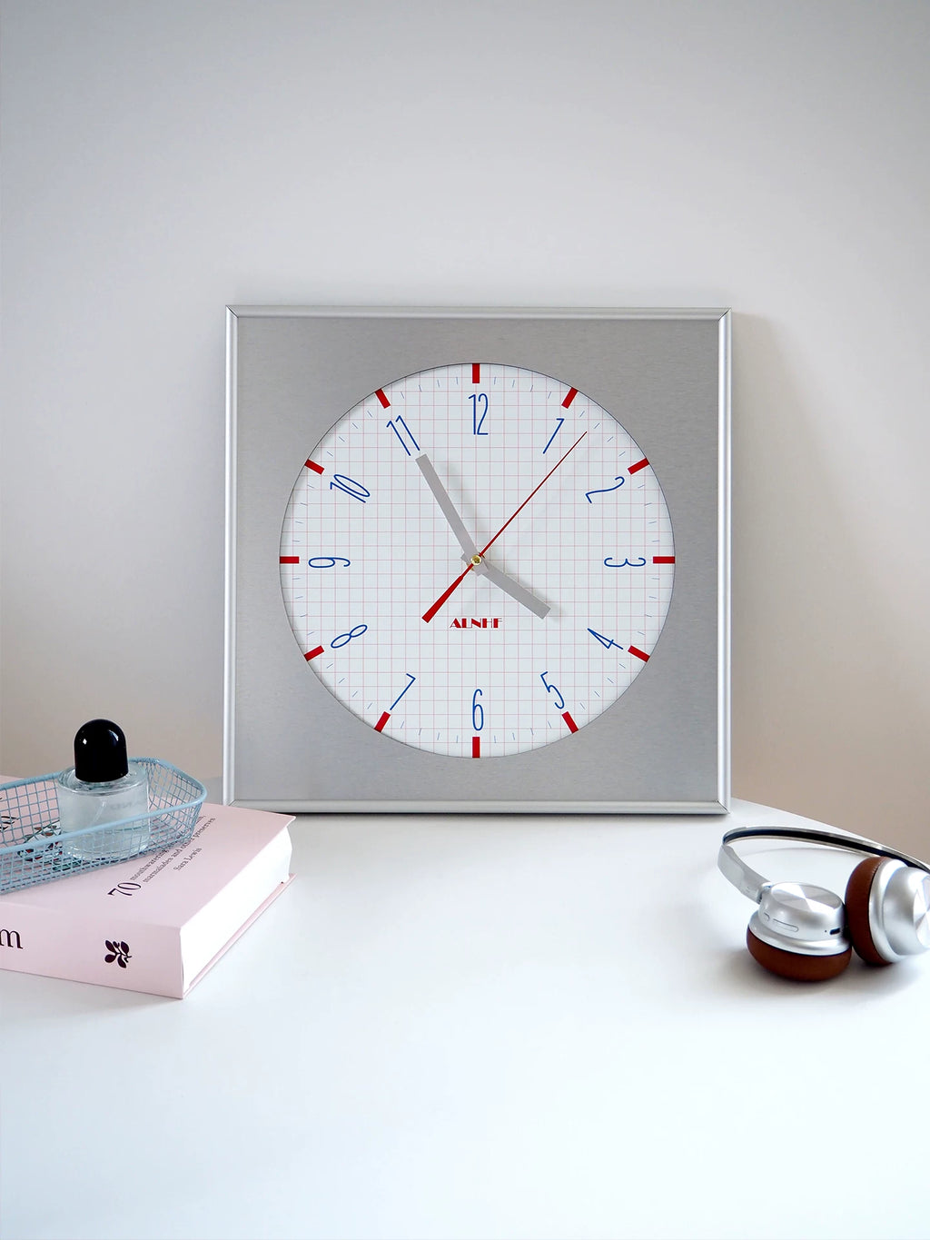 ALNHF Bauhaus Retro Grid Silent Wall Clock (35×35cm Aluminium Frame)