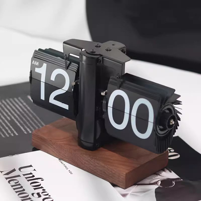 Retro Mechanical Flip Desk Clock – Minimalist European Style