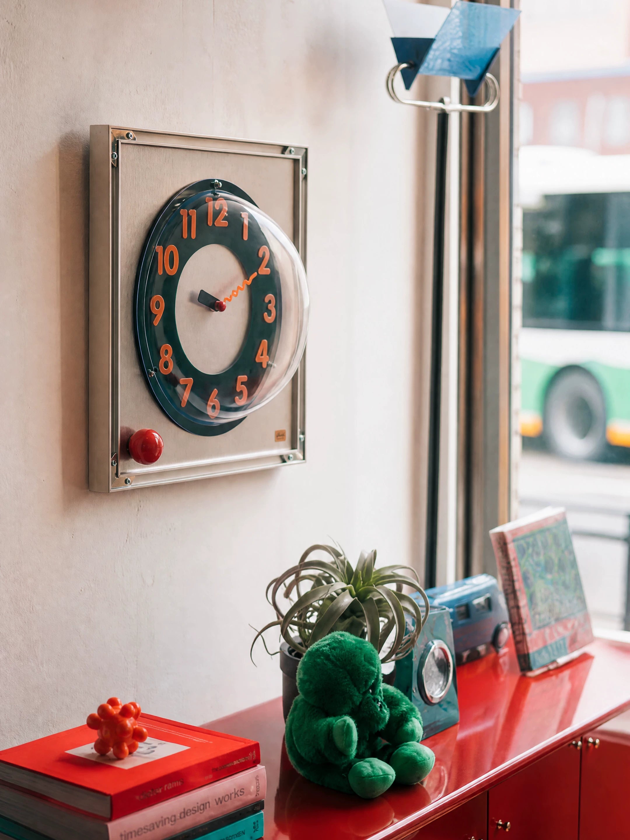 Alu-Pop Bauhaus Bubble Wall Clock